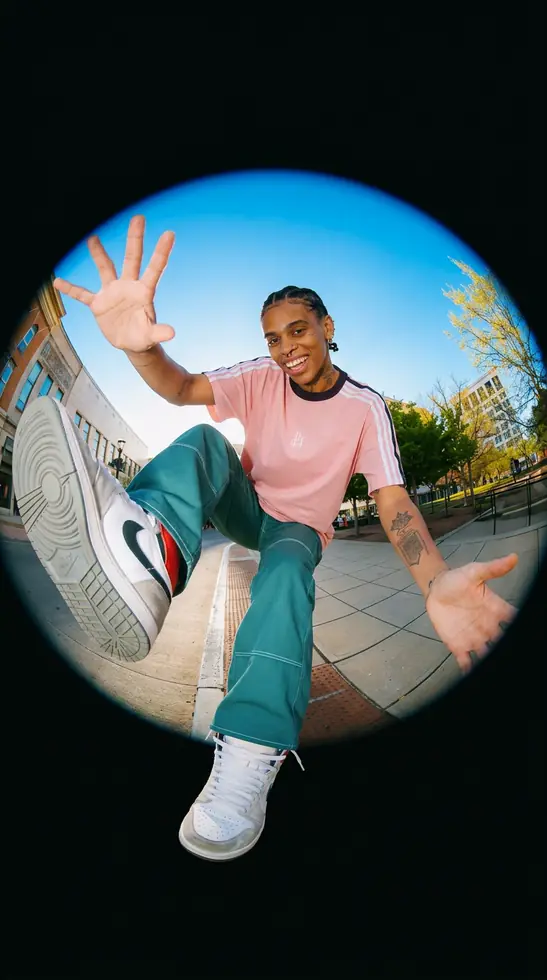 MIROSS pink 3-stripes tee — fisheye skate editorial